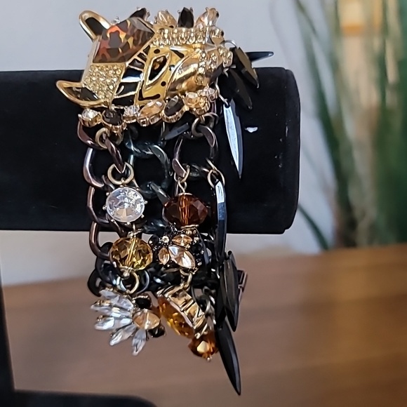 Vintage BETSEY JOHNSON Hollywood Glam Collection Tiger Leopard Toggle Bracelet. - Picture 5 of 10